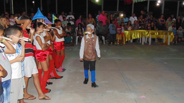Crianças emocionam público ao darem show no festival de leitura em Santo Inácio - Imagem 93