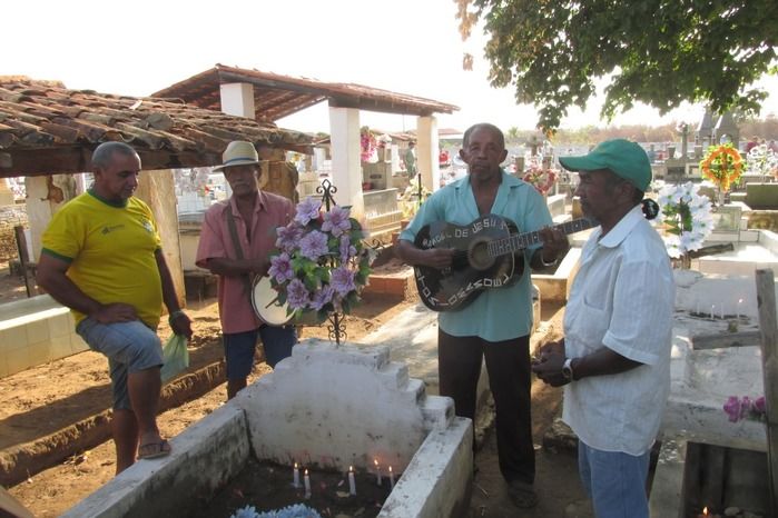 Dia de finados é de movimentação tranquila no cemitério Catarina em Agricolândia   - Imagem 5