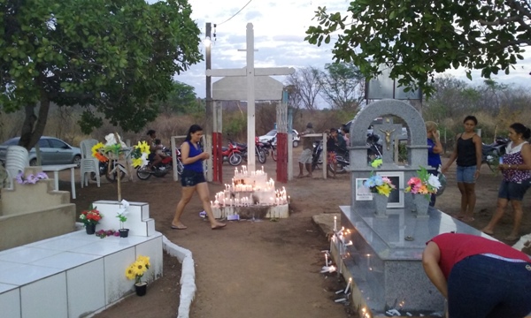 Dia de Finados em Lagoinha dezenas de Lagoinhense foram ao cemitério - Imagem 3