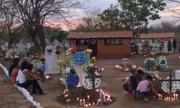 Dia de Finados em Lagoinha dezenas de Lagoinhense foram ao cemitério - Imagem 6