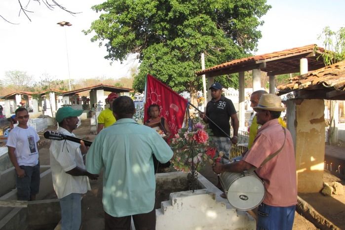 Dia de finados é de movimentação tranquila no cemitério Catarina em Agricolândia   - Imagem 8