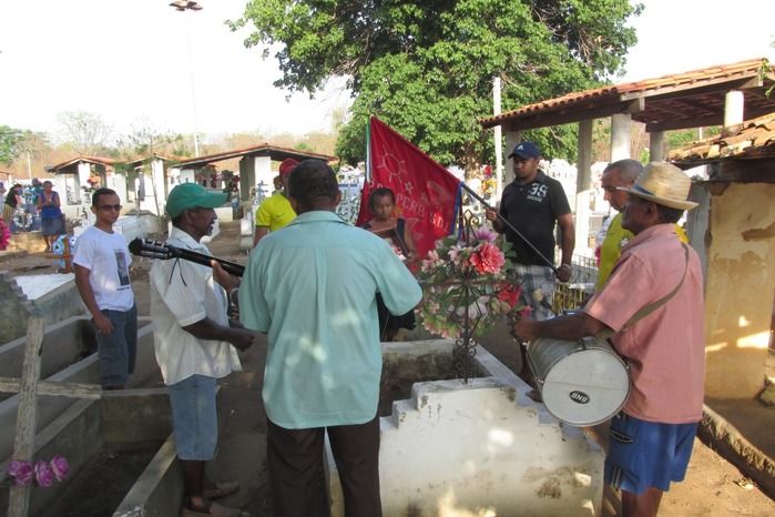 Dia de finados é de movimentação tranquila no cemitério Catarina em Agricolândia   - Imagem 9