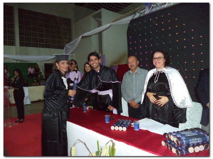 Polo da UAB/UESPI da Cidade de Inhuma-PI outorga o grau a 31 formandos do Curso de Licenciatura em Letras Espanhol - Imagem 46