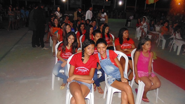 Segunda noite do Festival de Leitura  alunos conta  história literária Lisbela e o Prisioneiro  - Imagem 2