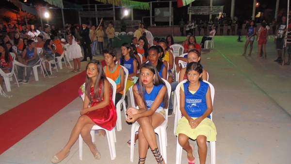 Segunda noite do Festival de Leitura  alunos conta  história literária Lisbela e o Prisioneiro  - Imagem 4