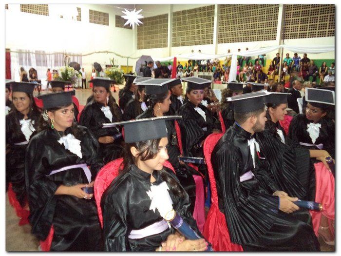 Polo da UAB/UESPI da Cidade de Inhuma-PI outorga o grau a 31 formandos do Curso de Licenciatura em Letras Espanhol - Imagem 56