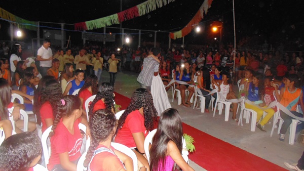 Segunda noite do Festival de Leitura  alunos conta  história literária Lisbela e o Prisioneiro  - Imagem 10