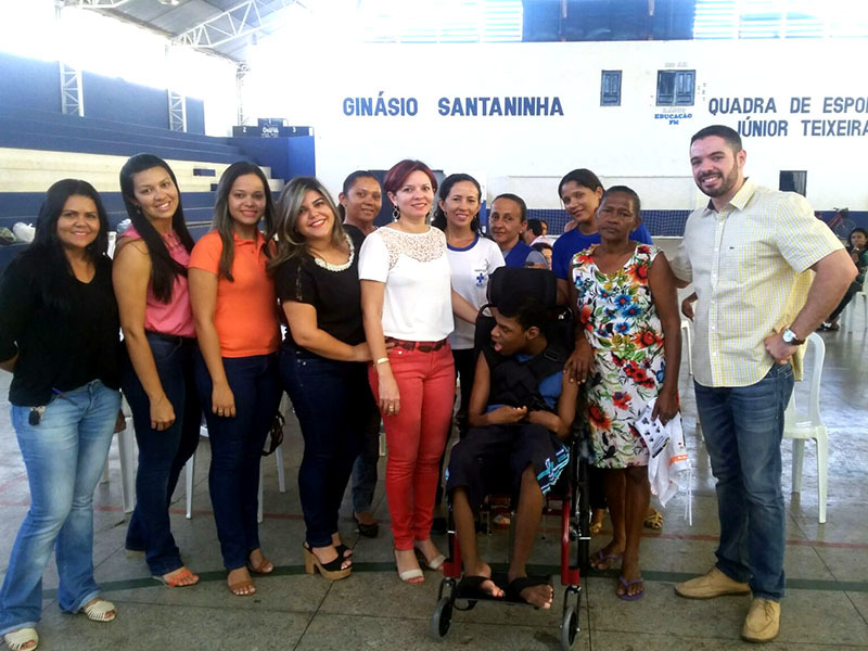 Lukano Sá entrega equipamentos a pessoas com problemas de locomoção em Oeiras