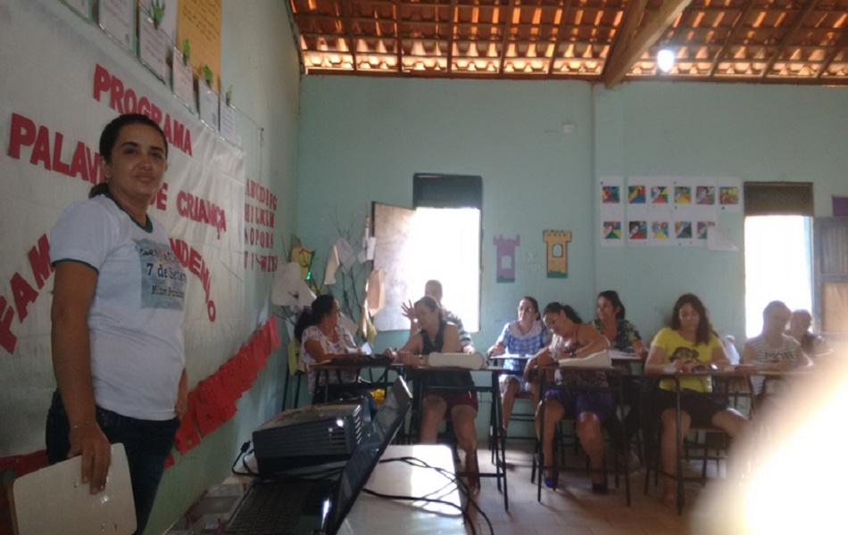 Secretaria Municipal de Educação realiza 2ª formação do Programa Palavra de Criança 2015