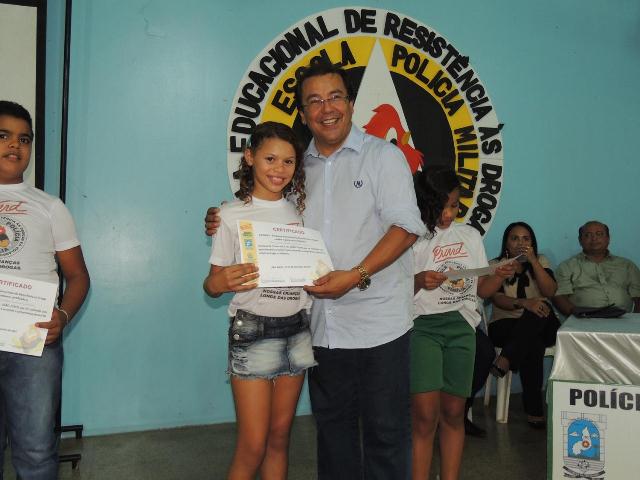 Secretário de segurança Fábio Abreu entrega certificação para alunos do Proerd em Água Branca - Imagem 5