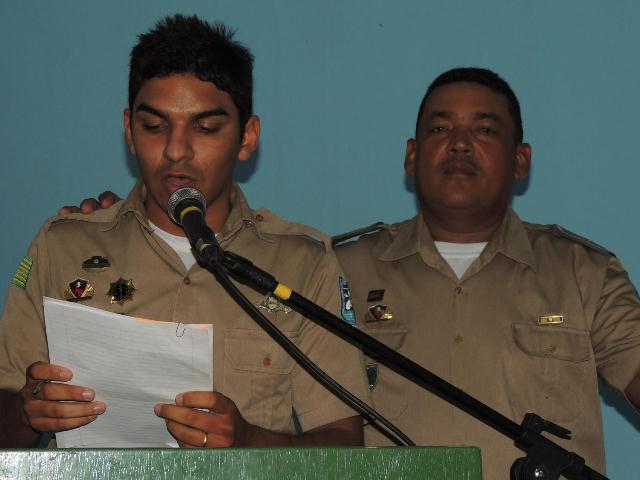 Secretário de segurança Fábio Abreu entrega certificação para alunos do Proerd em Água Branca - Imagem 2