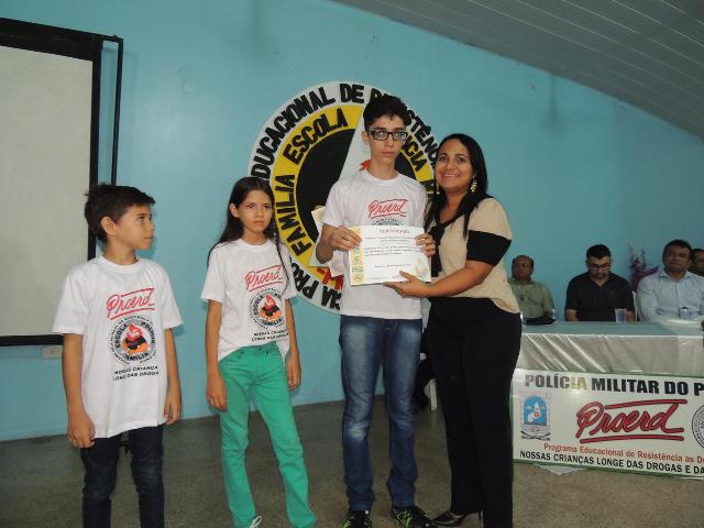 Secretário de segurança Fábio Abreu entrega certificação para alunos do Proerd em Água Branca - Imagem 7