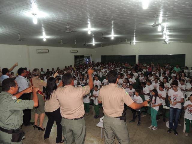 Secretário de segurança Fábio Abreu entrega certificação para alunos do Proerd em Água Branca - Imagem 12