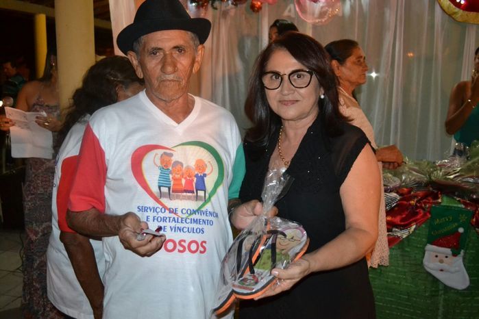 SEMAS e CRAS promovem festa para idosos e encerram as confraternizações 2015 junto aos grupos dos SCFV - Imagem 36
