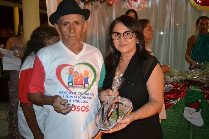 SEMAS e CRAS promovem festa para idosos e encerram as confraternizações 2015 junto aos grupos dos SCFV - Imagem 19