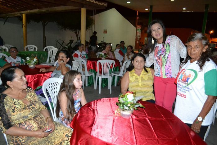 SEMAS e CRAS promovem festa para idosos e encerram as confraternizações 2015 junto aos grupos dos SCFV - Imagem 25