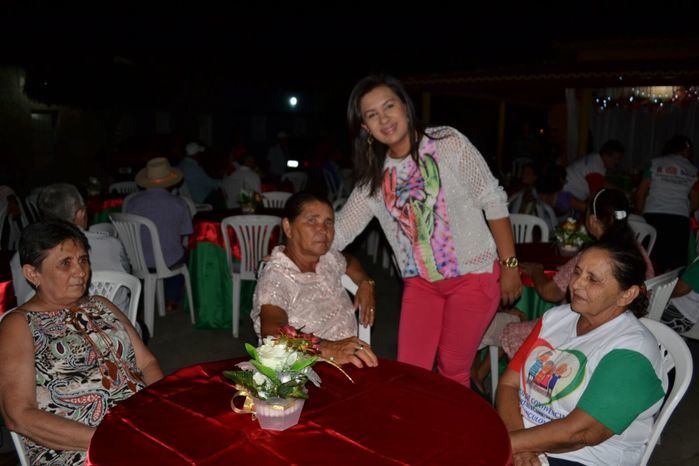 SEMAS e CRAS promovem festa para idosos e encerram as confraternizações 2015 junto aos grupos dos SCFV - Imagem 29