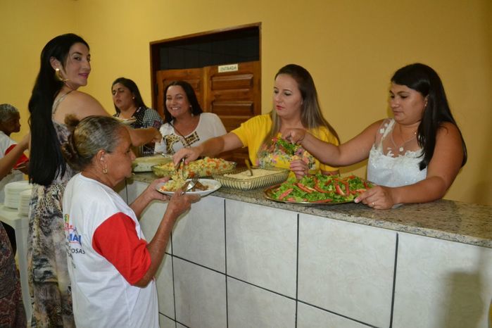 SEMAS e CRAS promovem festa para idosos e encerram as confraternizações 2015 junto aos grupos dos SCFV - Imagem 46