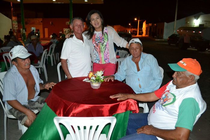 SEMAS e CRAS promovem festa para idosos e encerram as confraternizações 2015 junto aos grupos dos SCFV - Imagem 77