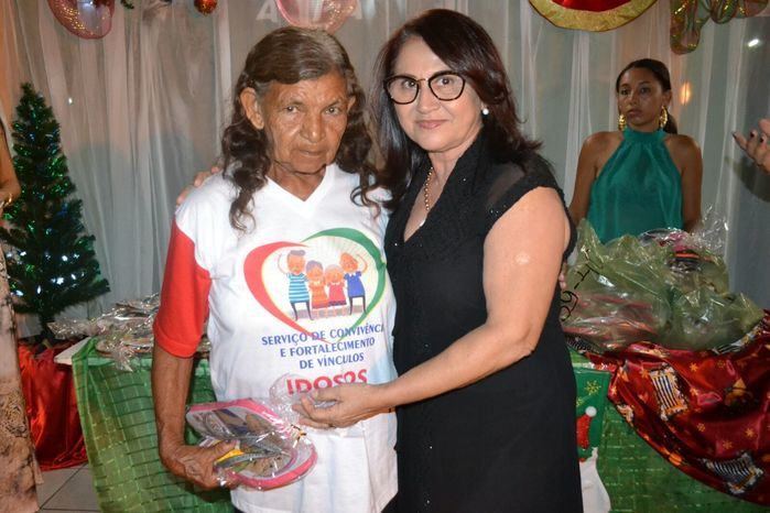 SEMAS e CRAS promovem festa para idosos e encerram as confraternizações 2015 junto aos grupos dos SCFV - Imagem 42