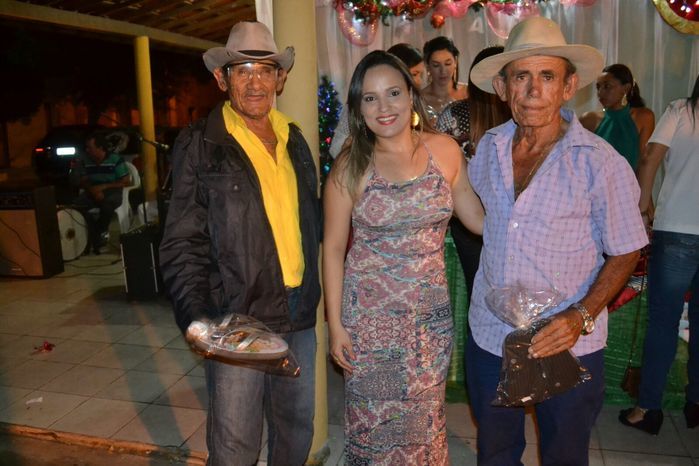 SEMAS e CRAS promovem festa para idosos e encerram as confraternizações 2015 junto aos grupos dos SCFV - Imagem 16