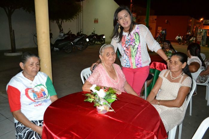 SEMAS e CRAS promovem festa para idosos e encerram as confraternizações 2015 junto aos grupos dos SCFV - Imagem 70