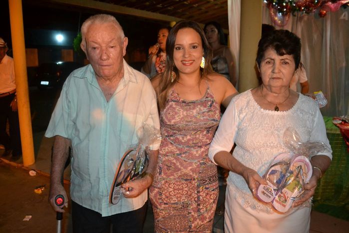 SEMAS e CRAS promovem festa para idosos e encerram as confraternizações 2015 junto aos grupos dos SCFV - Imagem 15