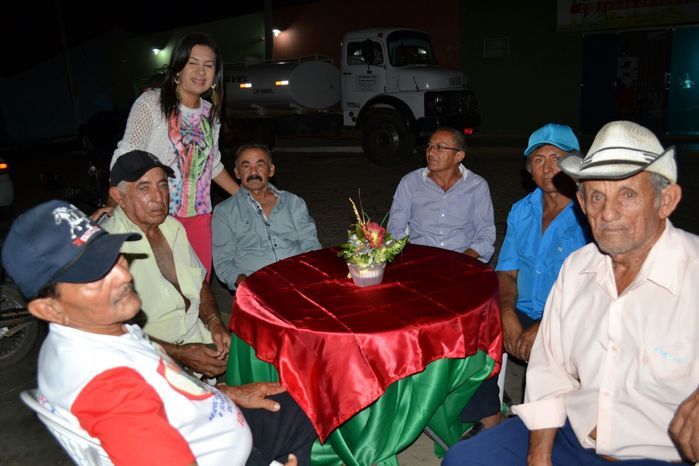 SEMAS e CRAS promovem festa para idosos e encerram as confraternizações 2015 junto aos grupos dos SCFV - Imagem 86