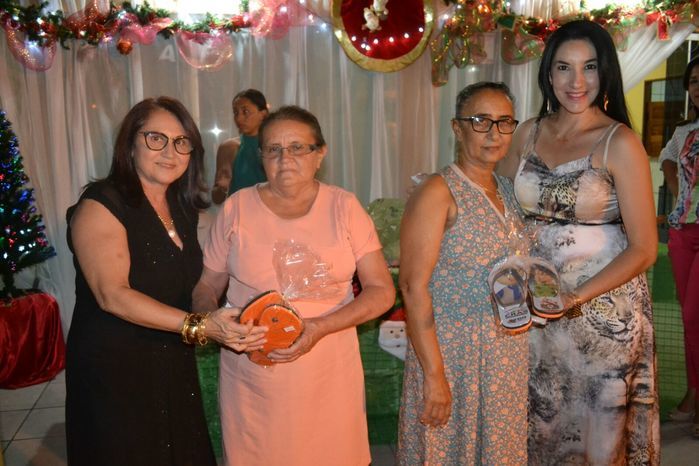 SEMAS e CRAS promovem festa para idosos e encerram as confraternizações 2015 junto aos grupos dos SCFV - Imagem 27