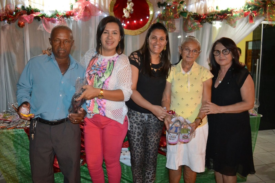 SEMAS e CRAS promovem festa para idosos e encerram as confraternizações 2015 junto aos grupos dos SCFV