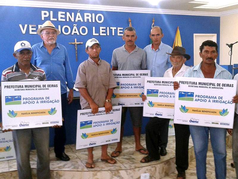 Lukano Sá distribui kits de irrigação em Oeiras