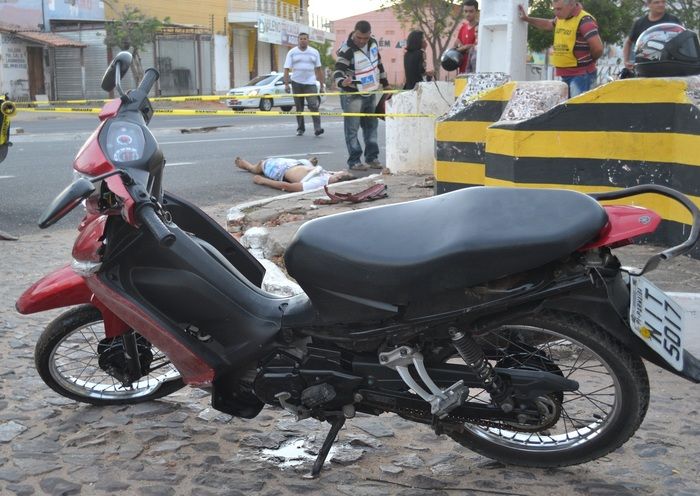 Motociclista morre após passar reto em curva em avenida de Parnaíba - Imagem 2