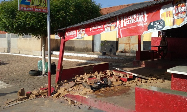 Carro desgovernado por pouco não causa uma tragédia - Imagem 1