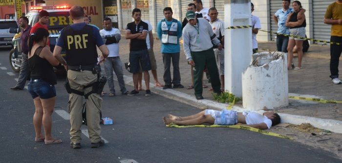 Motociclista morre após passar reto em curva em avenida de Parnaíba - Imagem 4