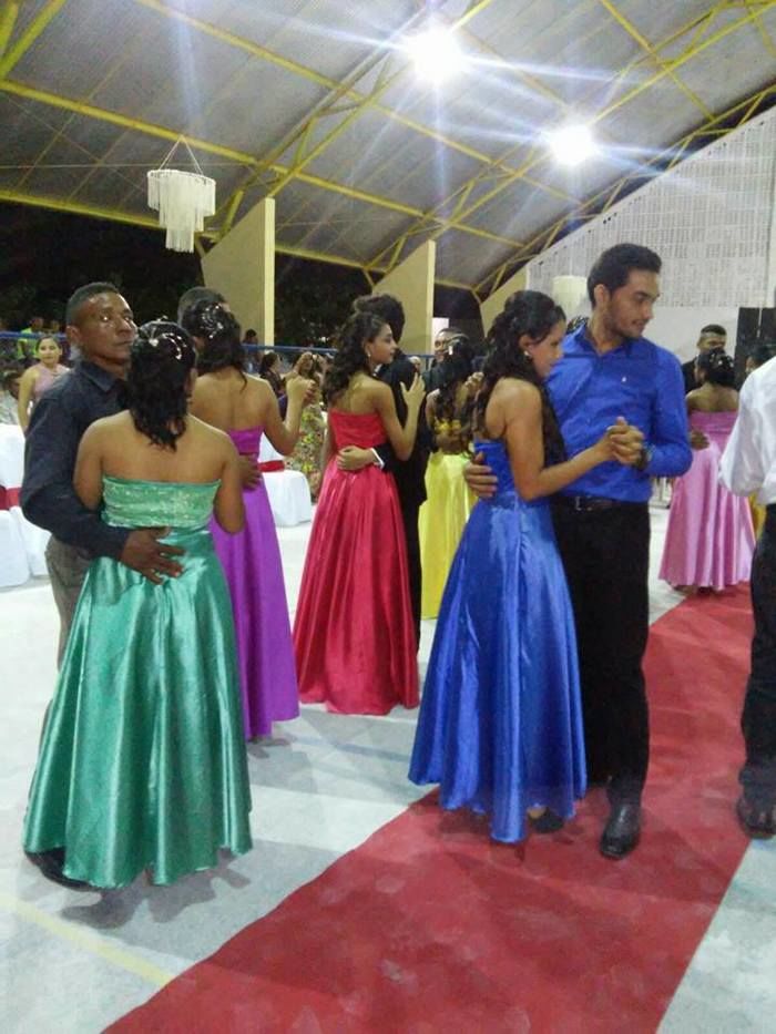 FESTA DOS SONHOS: PREFEITURA DE BOA HORA REALIZA I BAILE DE DEBUTANTES PARA ADOLESCENTES DO MUNICÍPIO; FESTA FOI UM SUCESSO - Imagem 11