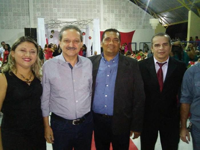 FESTA DOS SONHOS: PREFEITURA DE BOA HORA REALIZA I BAILE DE DEBUTANTES PARA ADOLESCENTES DO MUNICÍPIO; FESTA FOI UM SUCESSO - Imagem 3