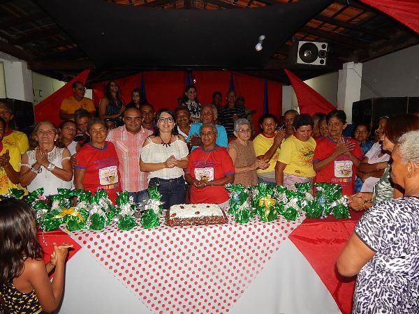 Veja como foi a festa dos Idosos do Grupo Renascer  - Imagem 12