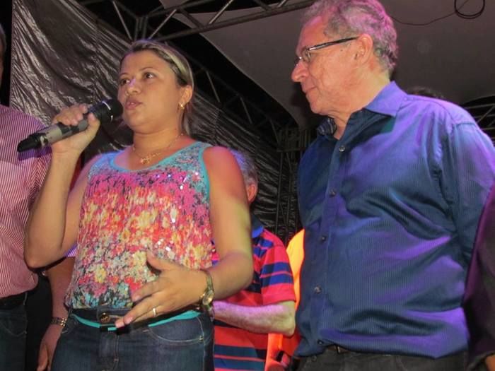 BOA HORA EM FESTA: ZÉ RESENDE ARRASTA MULTIDÃO E COMEMORA SEUS 51 ANOS NO MEIO DO POVO - Imagem 50