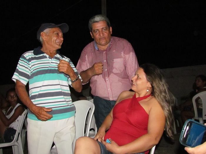 BOA HORA EM FESTA: ZÉ RESENDE ARRASTA MULTIDÃO E COMEMORA SEUS 51 ANOS NO MEIO DO POVO - Imagem 31