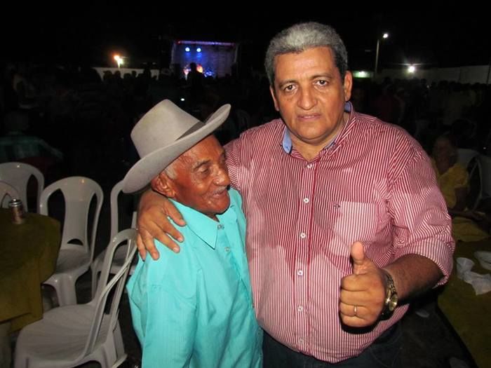 BOA HORA EM FESTA: ZÉ RESENDE ARRASTA MULTIDÃO E COMEMORA SEUS 51 ANOS NO MEIO DO POVO - Imagem 34