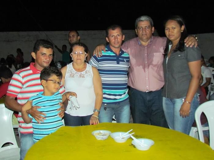 BOA HORA EM FESTA: ZÉ RESENDE ARRASTA MULTIDÃO E COMEMORA SEUS 51 ANOS NO MEIO DO POVO - Imagem 10