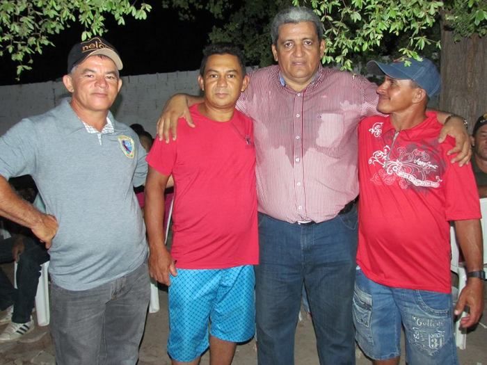 BOA HORA EM FESTA: ZÉ RESENDE ARRASTA MULTIDÃO E COMEMORA SEUS 51 ANOS NO MEIO DO POVO - Imagem 45