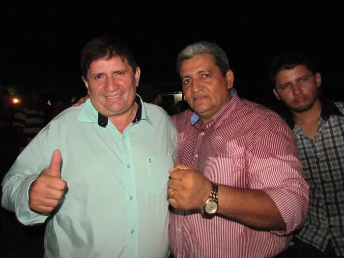 BOA HORA EM FESTA: ZÉ RESENDE ARRASTA MULTIDÃO E COMEMORA SEUS 51 ANOS NO MEIO DO POVO - Imagem 64