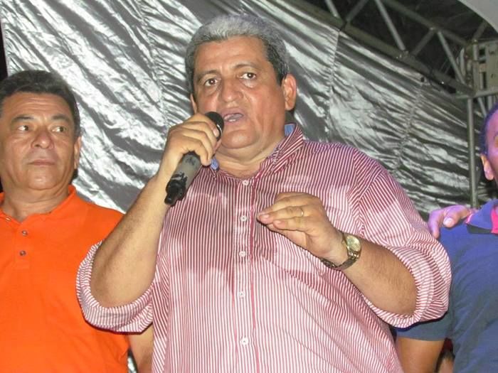 BOA HORA EM FESTA: ZÉ RESENDE ARRASTA MULTIDÃO E COMEMORA SEUS 51 ANOS NO MEIO DO POVO - Imagem 87