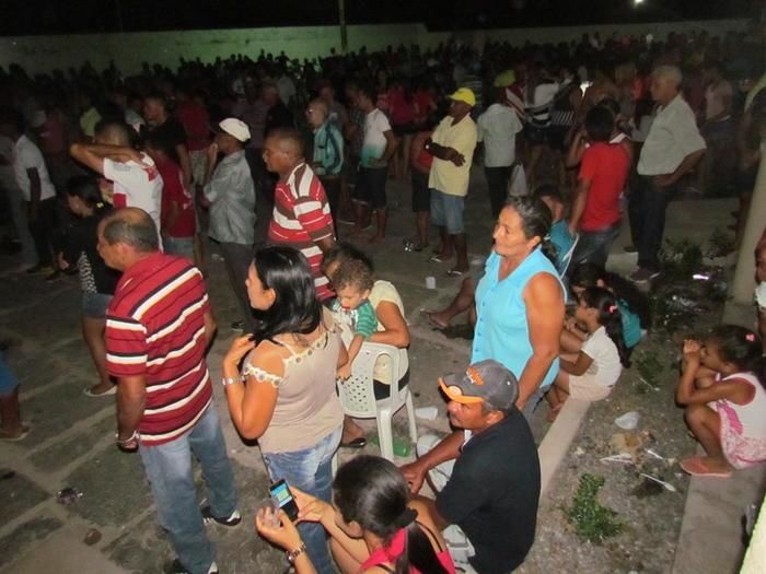 BOA HORA EM FESTA: ZÉ RESENDE ARRASTA MULTIDÃO E COMEMORA SEUS 51 ANOS NO MEIO DO POVO - Imagem 61