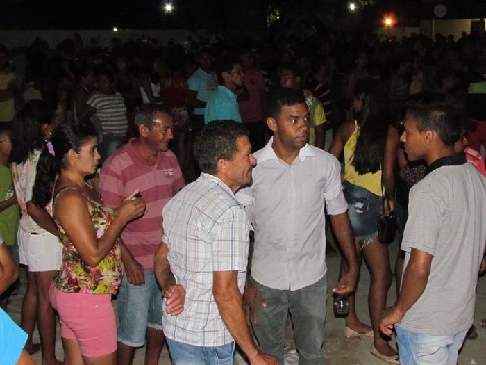 BOA HORA EM FESTA: ZÉ RESENDE ARRASTA MULTIDÃO E COMEMORA SEUS 51 ANOS NO MEIO DO POVO - Imagem 16