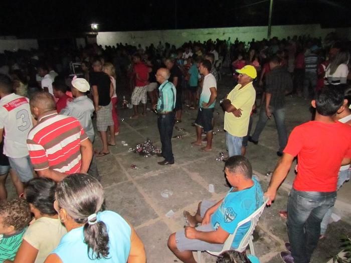 BOA HORA EM FESTA: ZÉ RESENDE ARRASTA MULTIDÃO E COMEMORA SEUS 51 ANOS NO MEIO DO POVO - Imagem 95