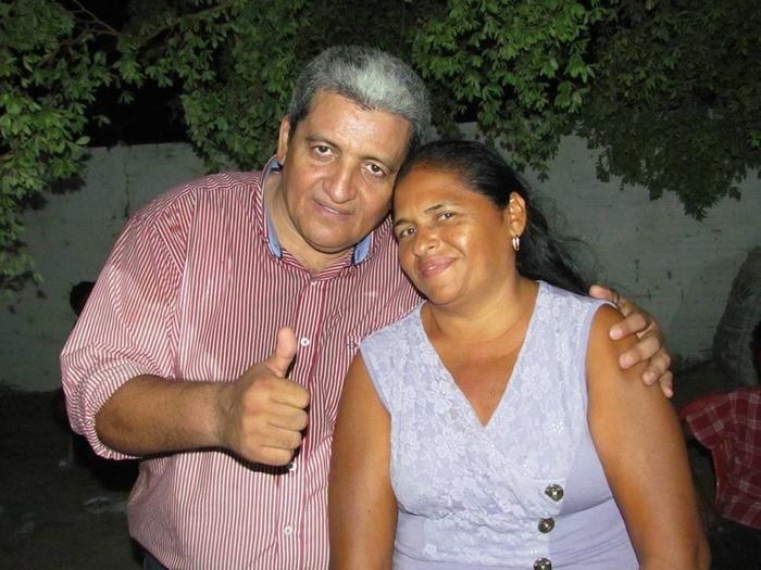 BOA HORA EM FESTA: ZÉ RESENDE ARRASTA MULTIDÃO E COMEMORA SEUS 51 ANOS NO MEIO DO POVO - Imagem 3