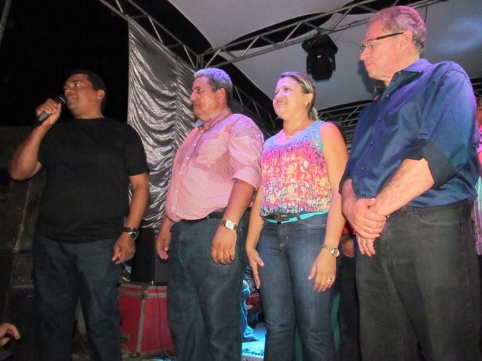 BOA HORA EM FESTA: ZÉ RESENDE ARRASTA MULTIDÃO E COMEMORA SEUS 51 ANOS NO MEIO DO POVO - Imagem 5