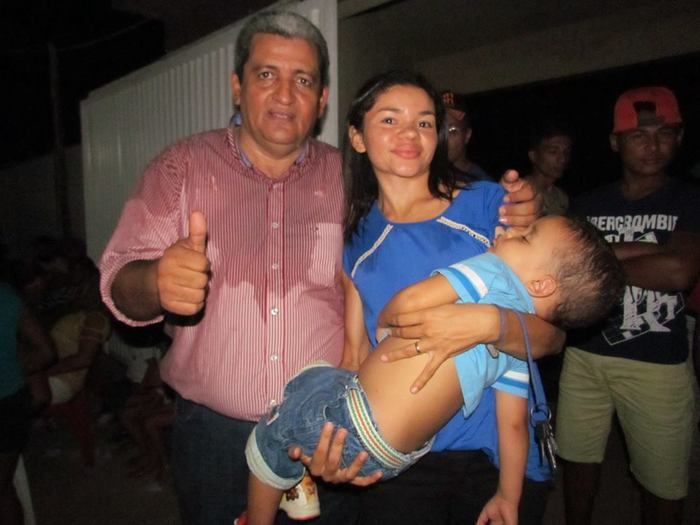 BOA HORA EM FESTA: ZÉ RESENDE ARRASTA MULTIDÃO E COMEMORA SEUS 51 ANOS NO MEIO DO POVO - Imagem 36